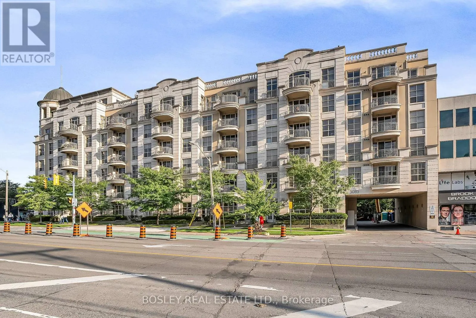 415 - 3085 BLOOR STREET W
