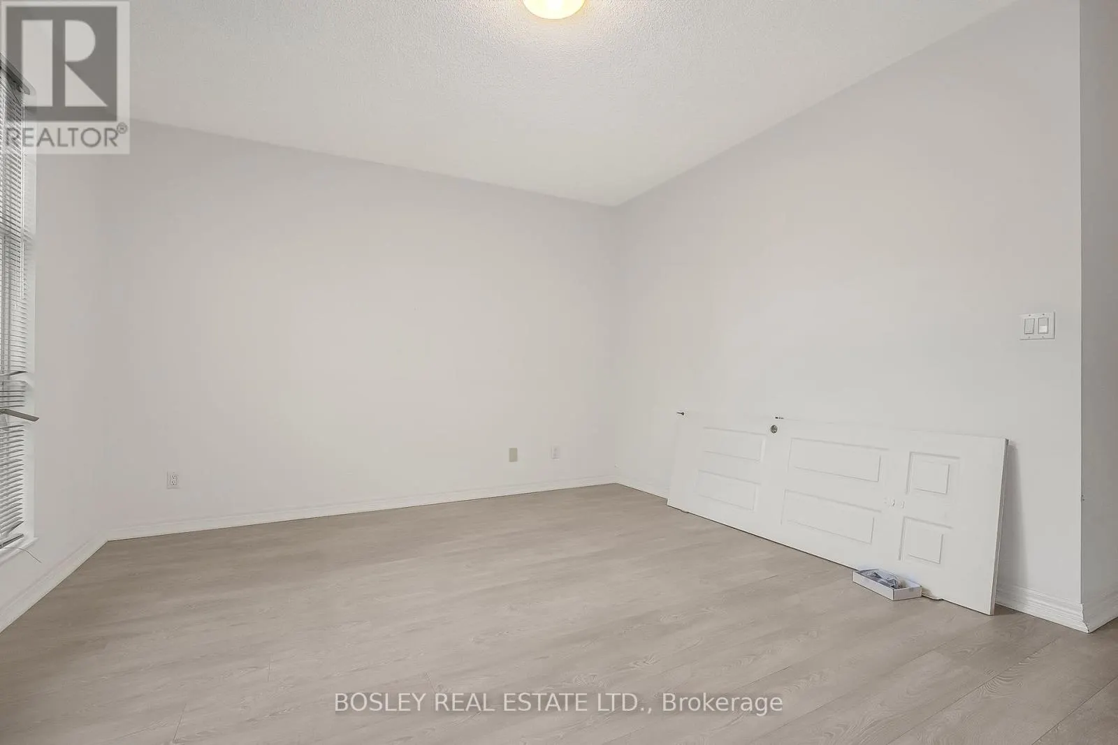 415 - 3085 BLOOR STREET W