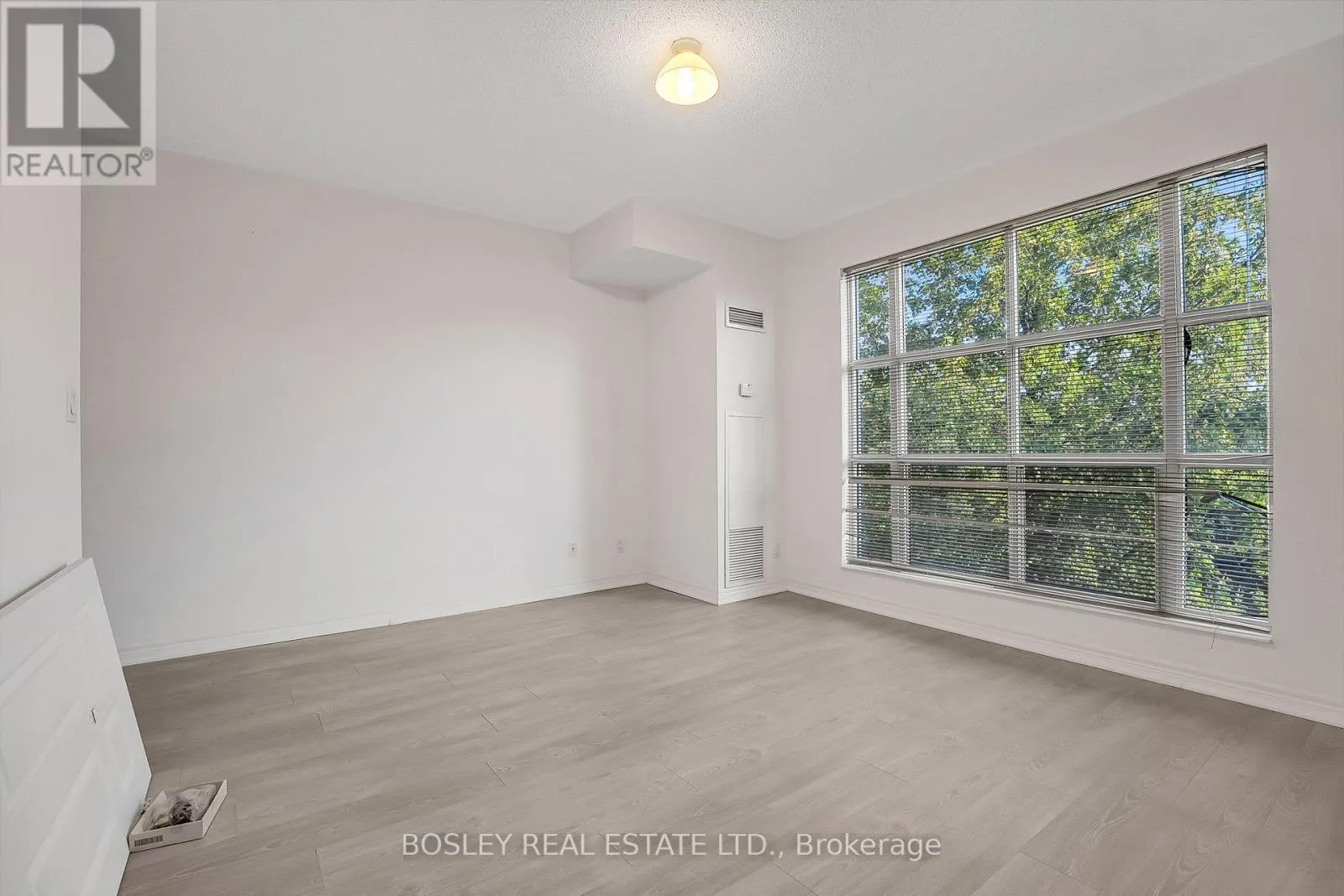 415 - 3085 BLOOR STREET W