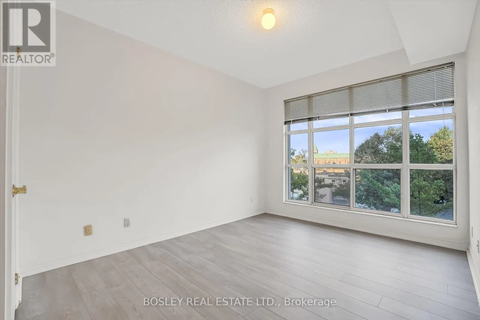 415 - 3085 BLOOR STREET W