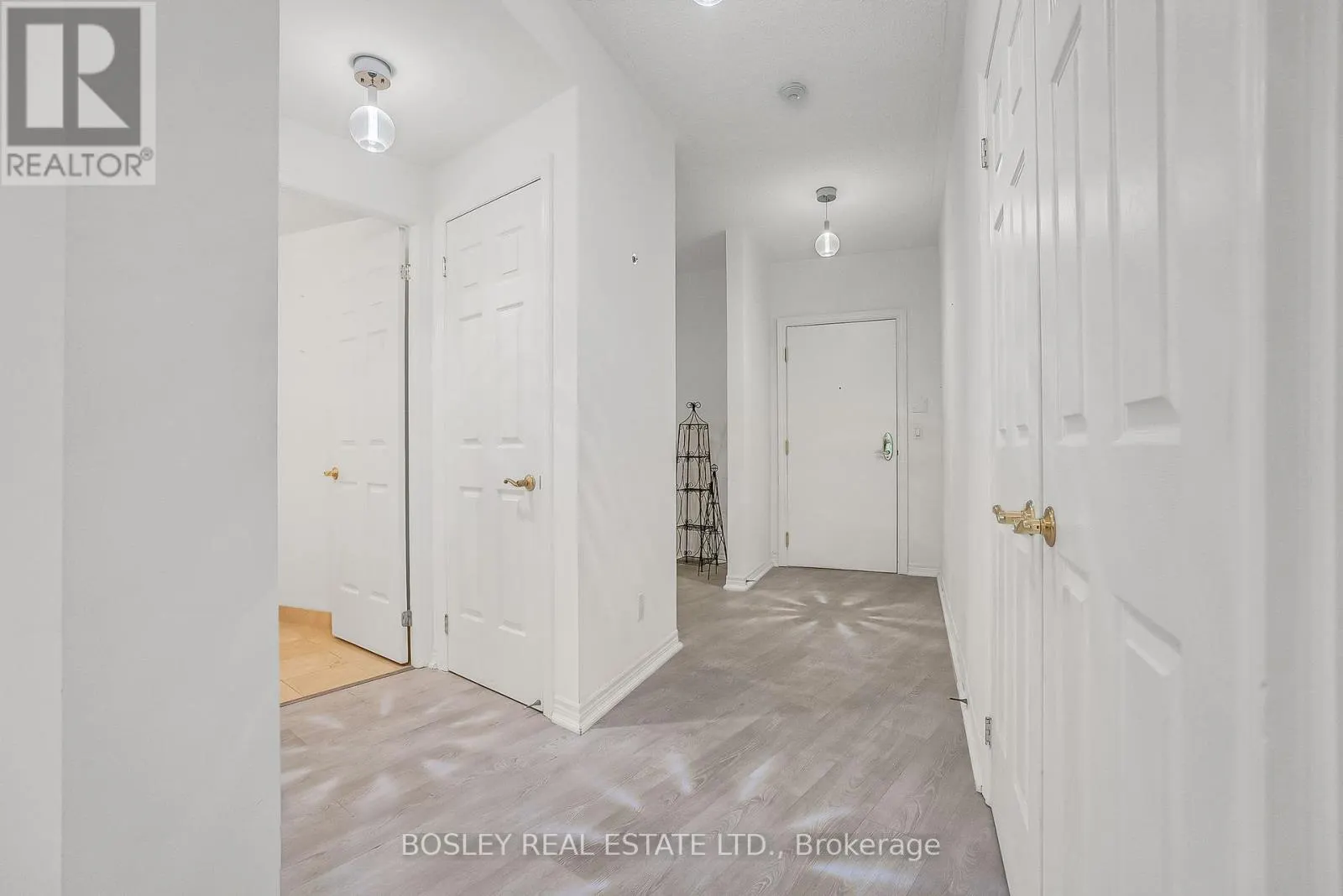 415 - 3085 BLOOR STREET W
