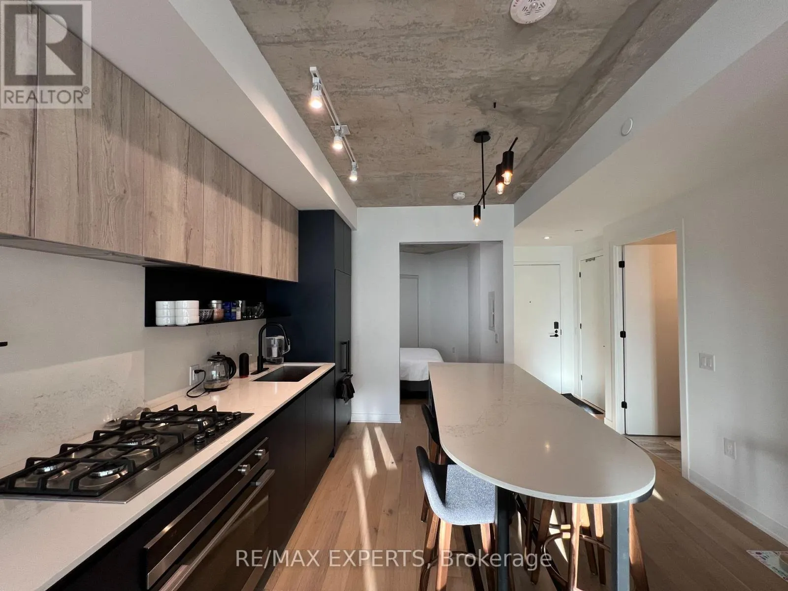 302 (FURNISHED) - 2625 DUNDAS STREET W
