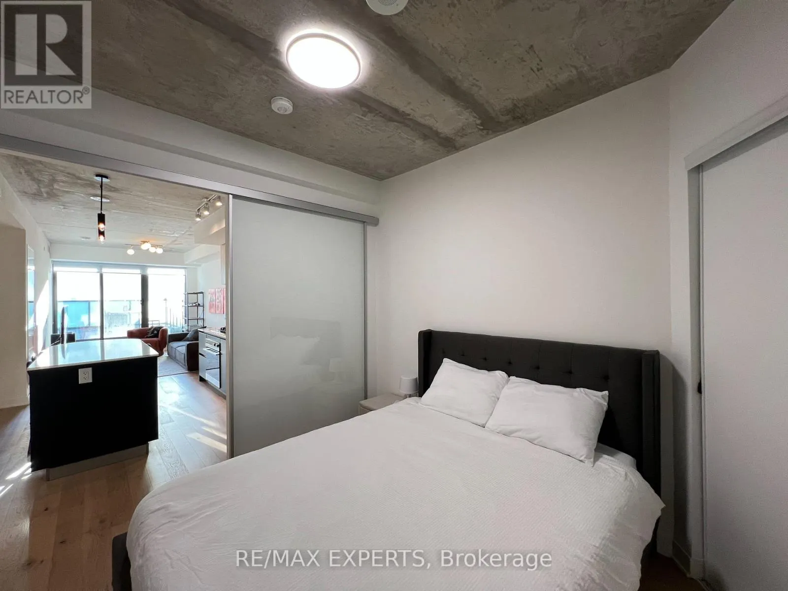 302 (FURNISHED) - 2625 DUNDAS STREET W