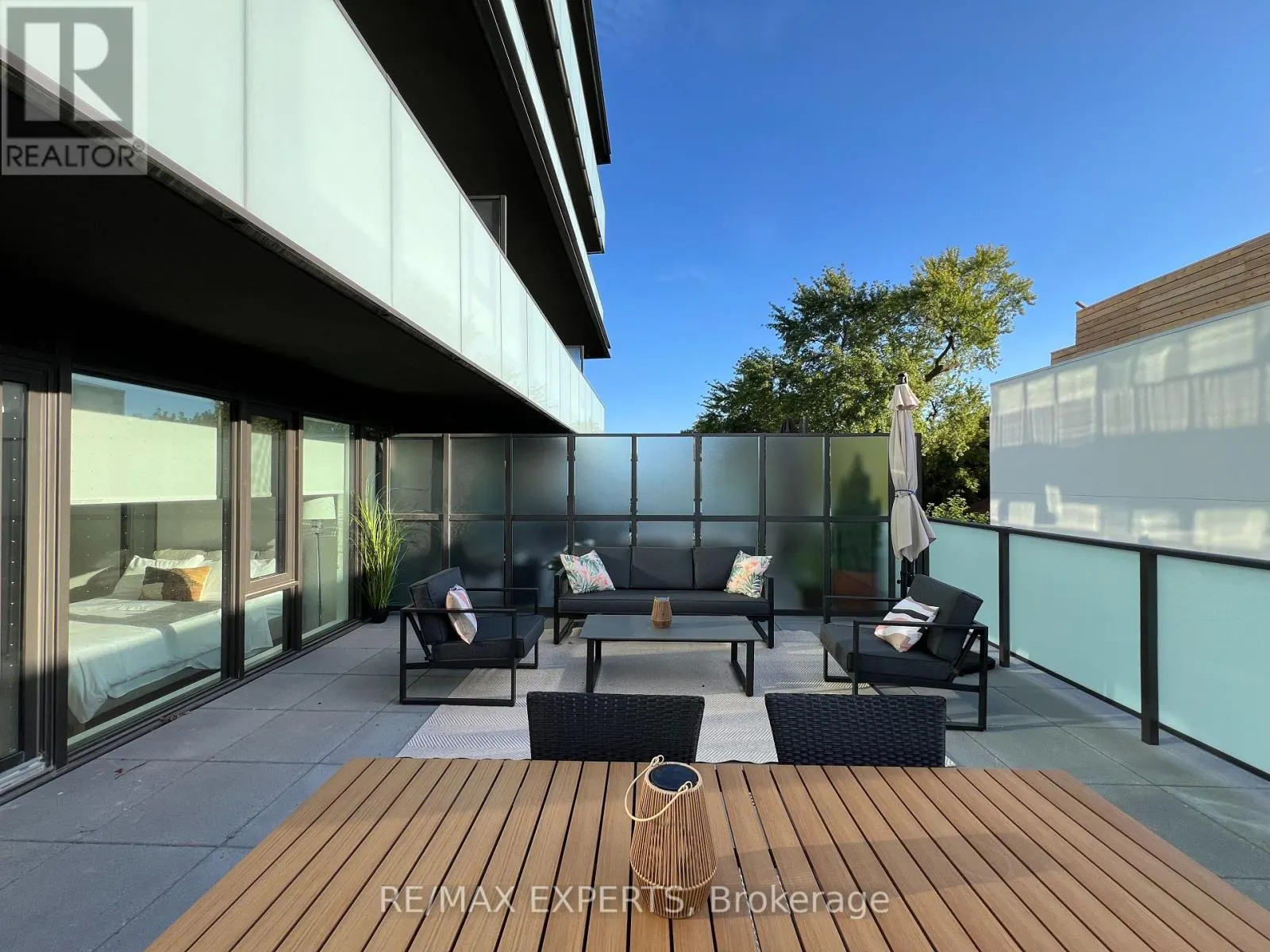 302 - 2625 DUNDAS STREET W