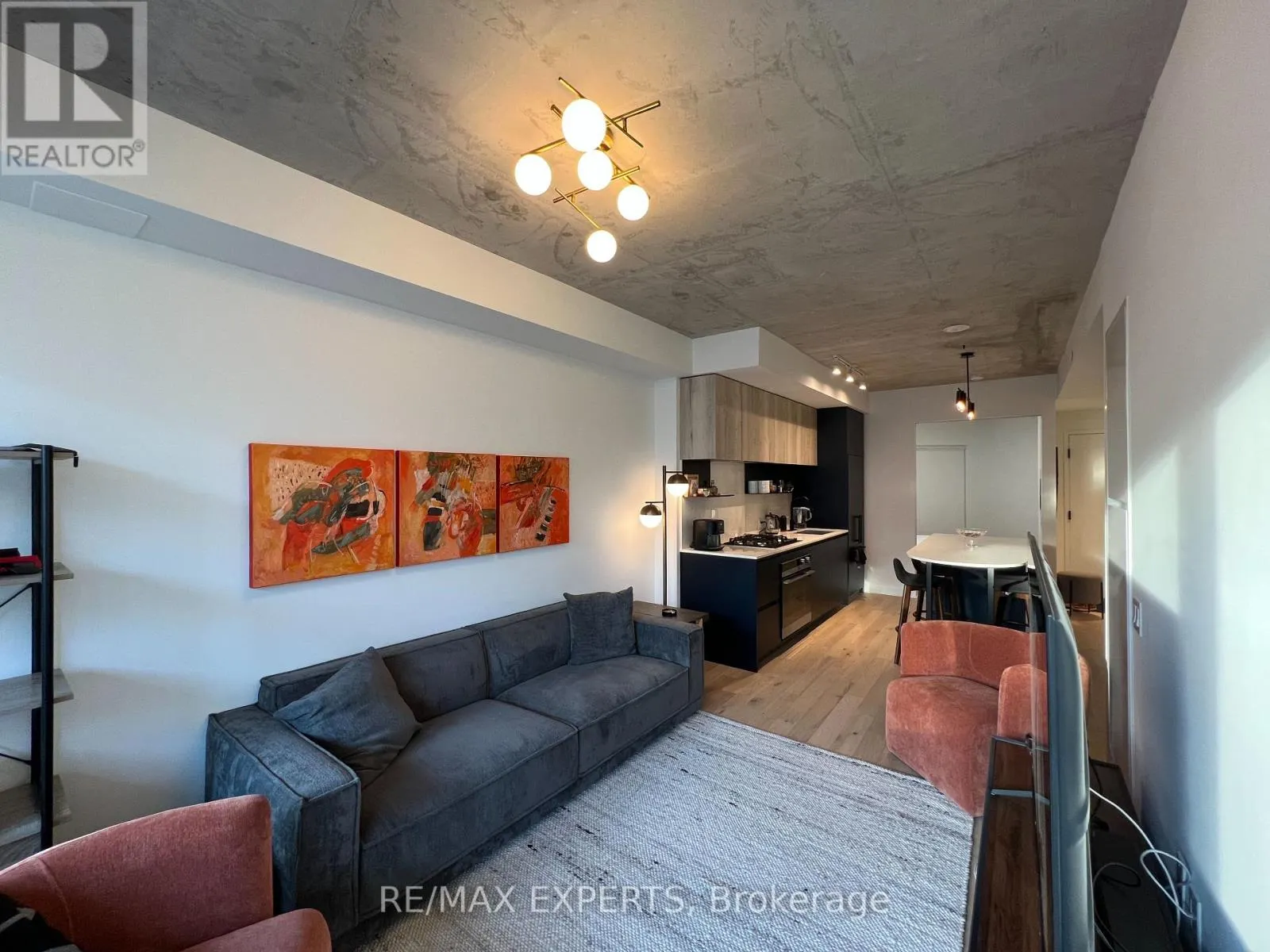 302 - 2625 DUNDAS STREET W