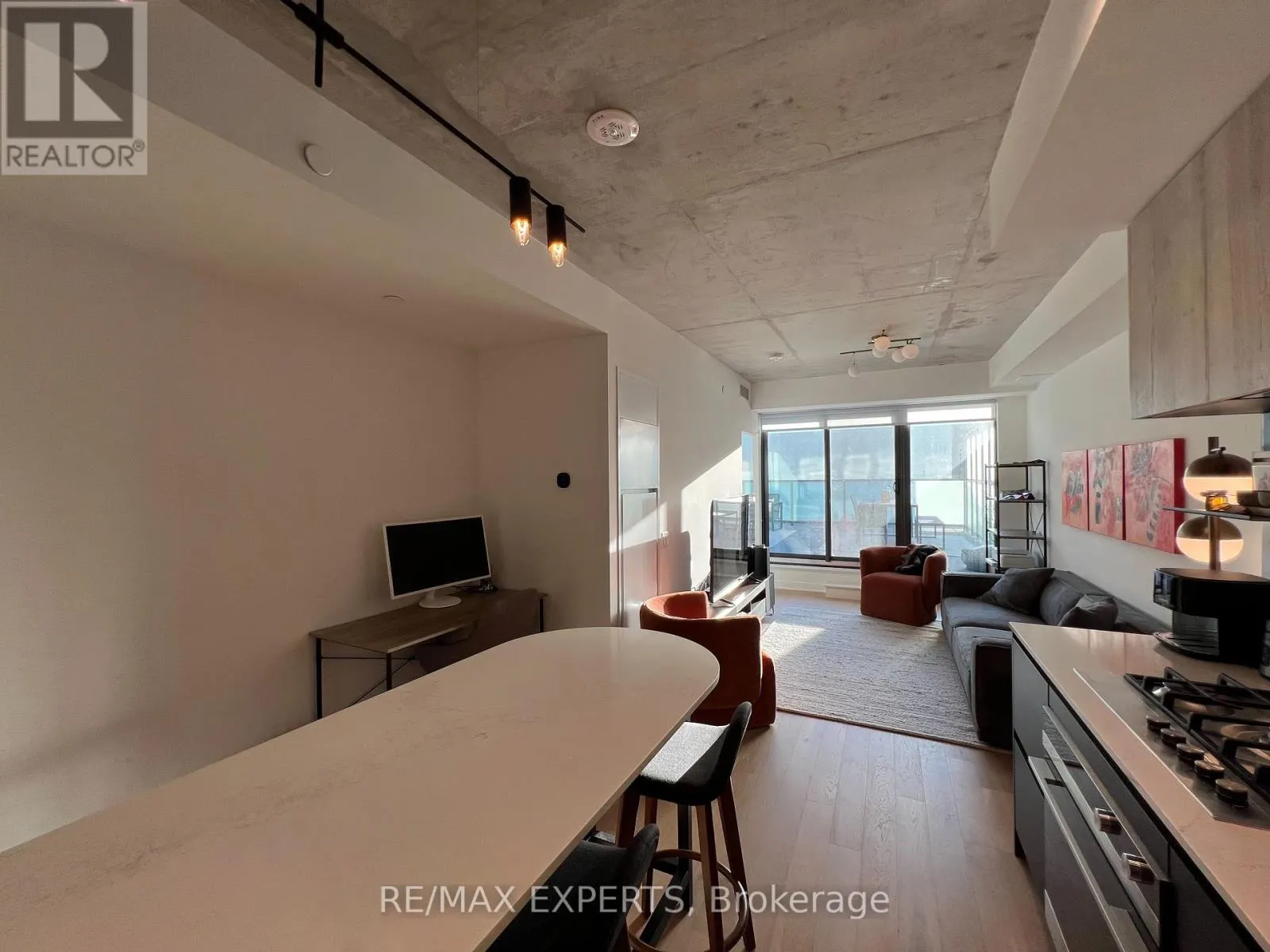 302 - 2625 DUNDAS STREET W