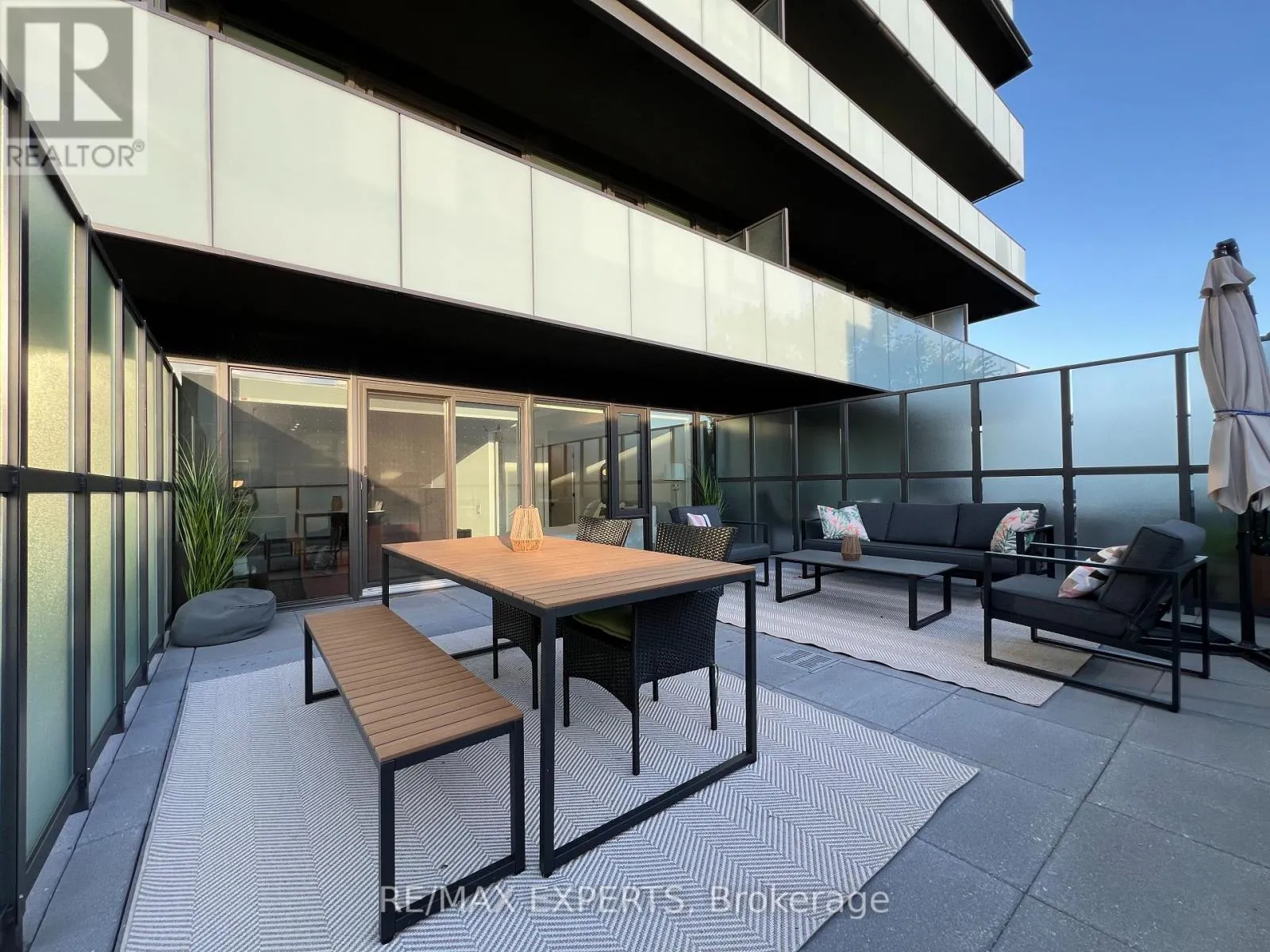 302 - 2625 DUNDAS STREET W