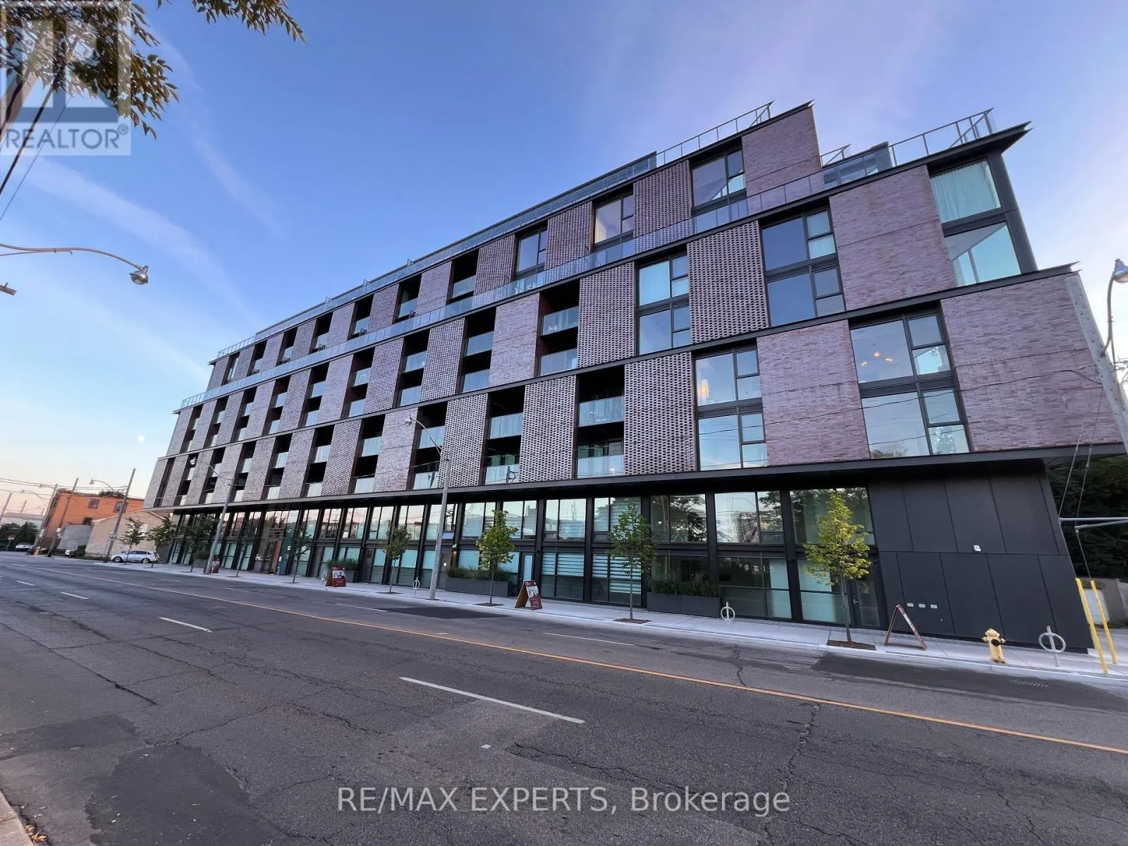 302 - 2625 DUNDAS STREET W