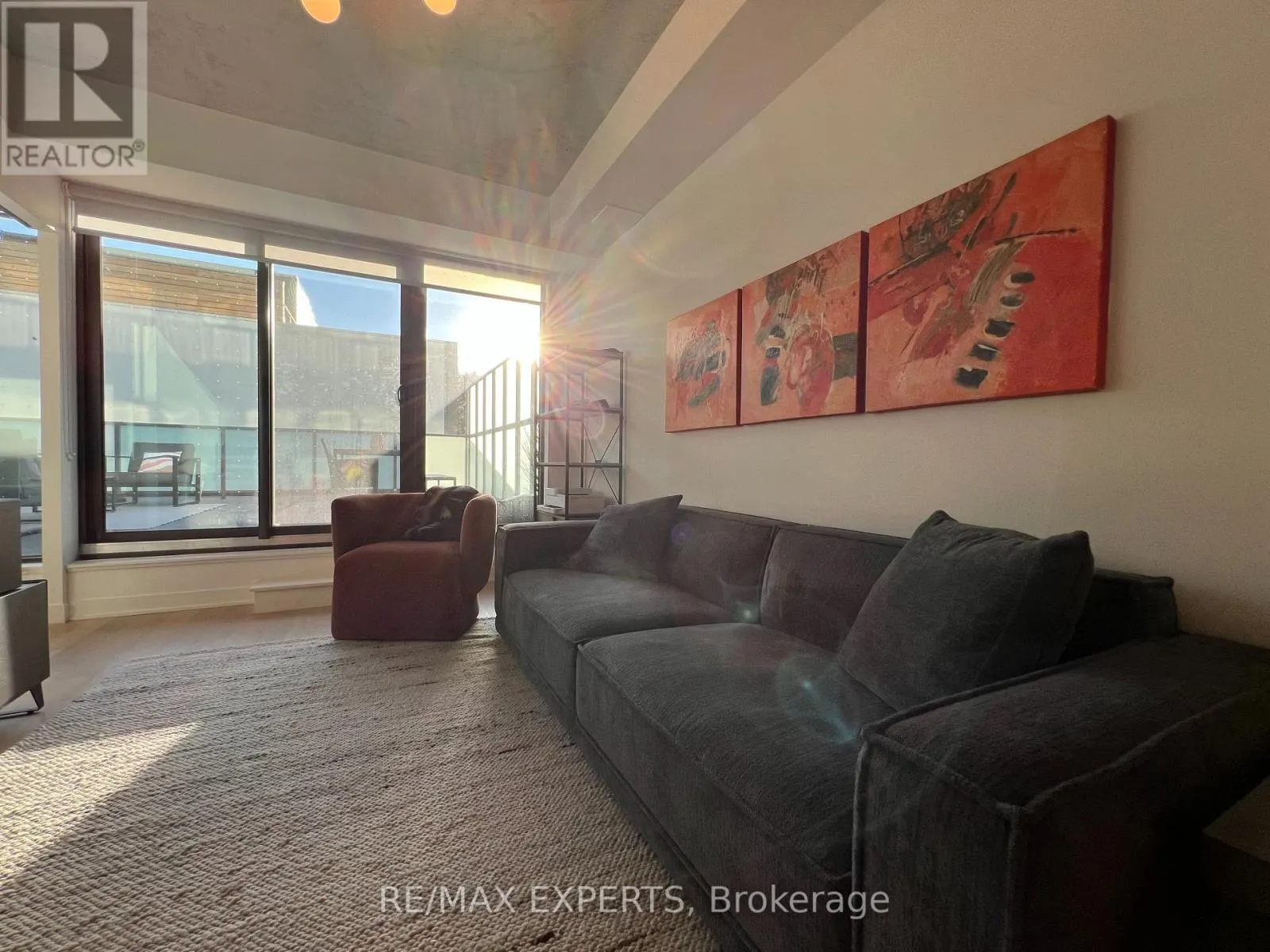 302 - 2625 DUNDAS STREET W