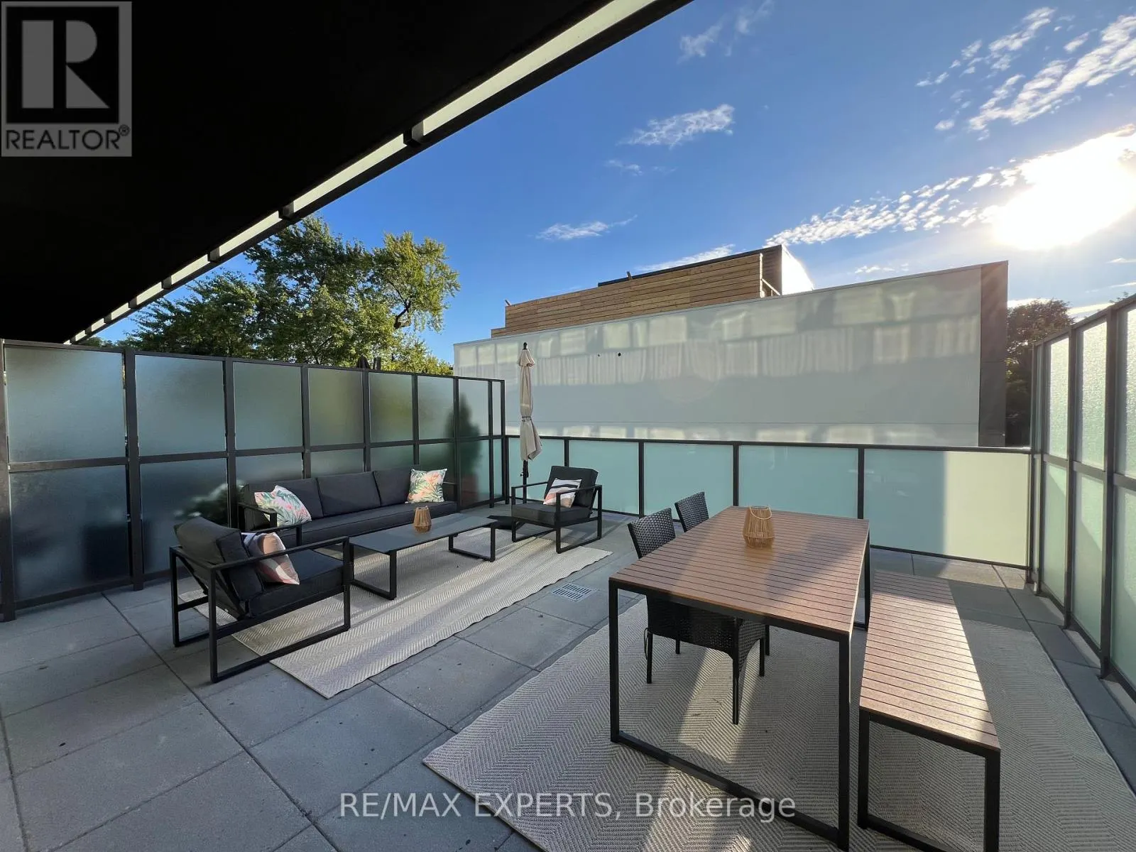 302 - 2625 DUNDAS STREET W