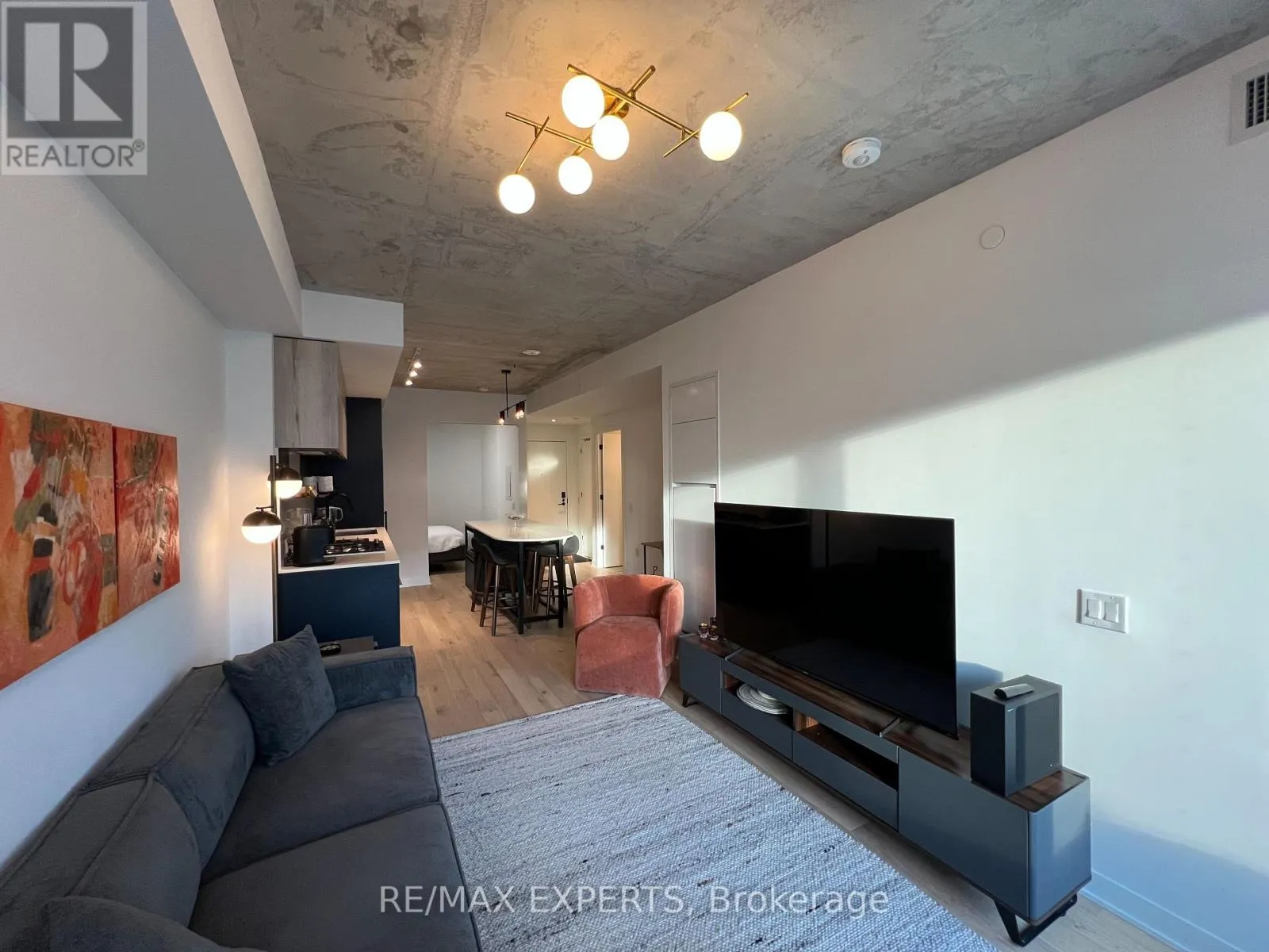 302 - 2625 DUNDAS STREET W