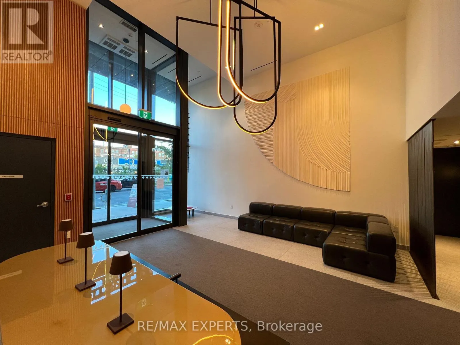 302 - 2625 DUNDAS STREET W