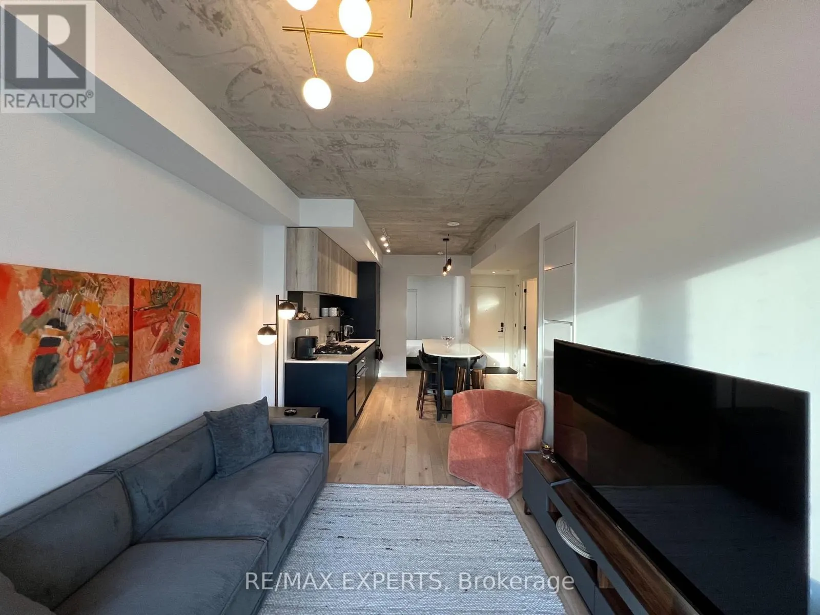 302 - 2625 DUNDAS STREET W