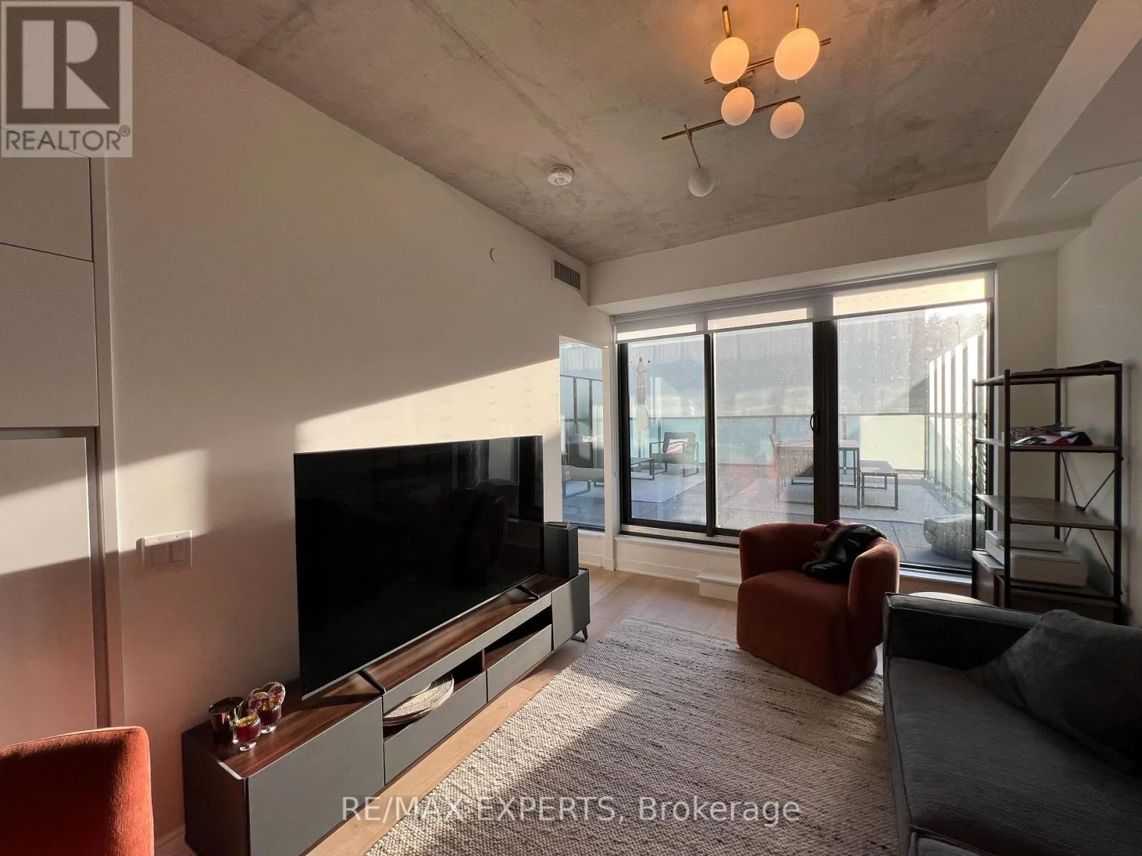 302 - 2625 DUNDAS STREET W