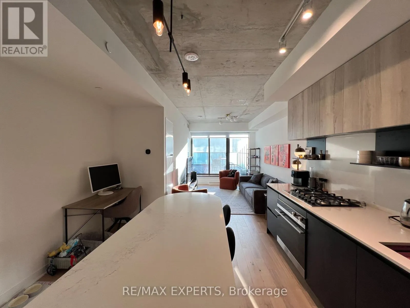 302 - 2625 DUNDAS STREET W