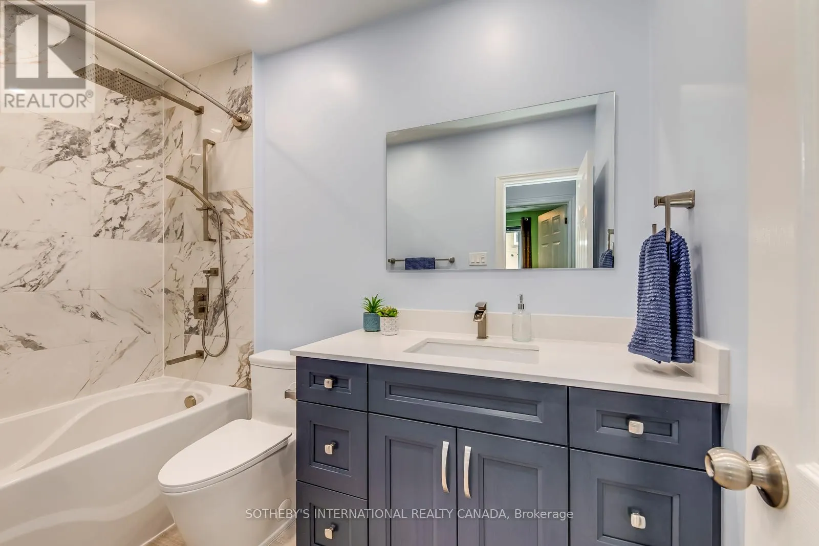 1562 SANDGATE CRESCENT