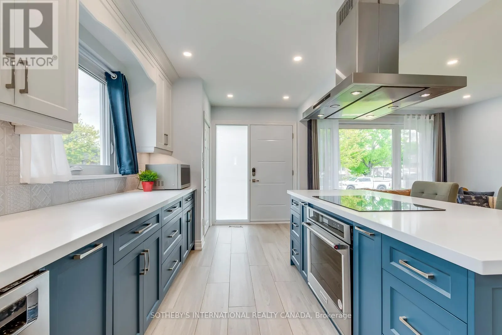 1562 SANDGATE CRESCENT