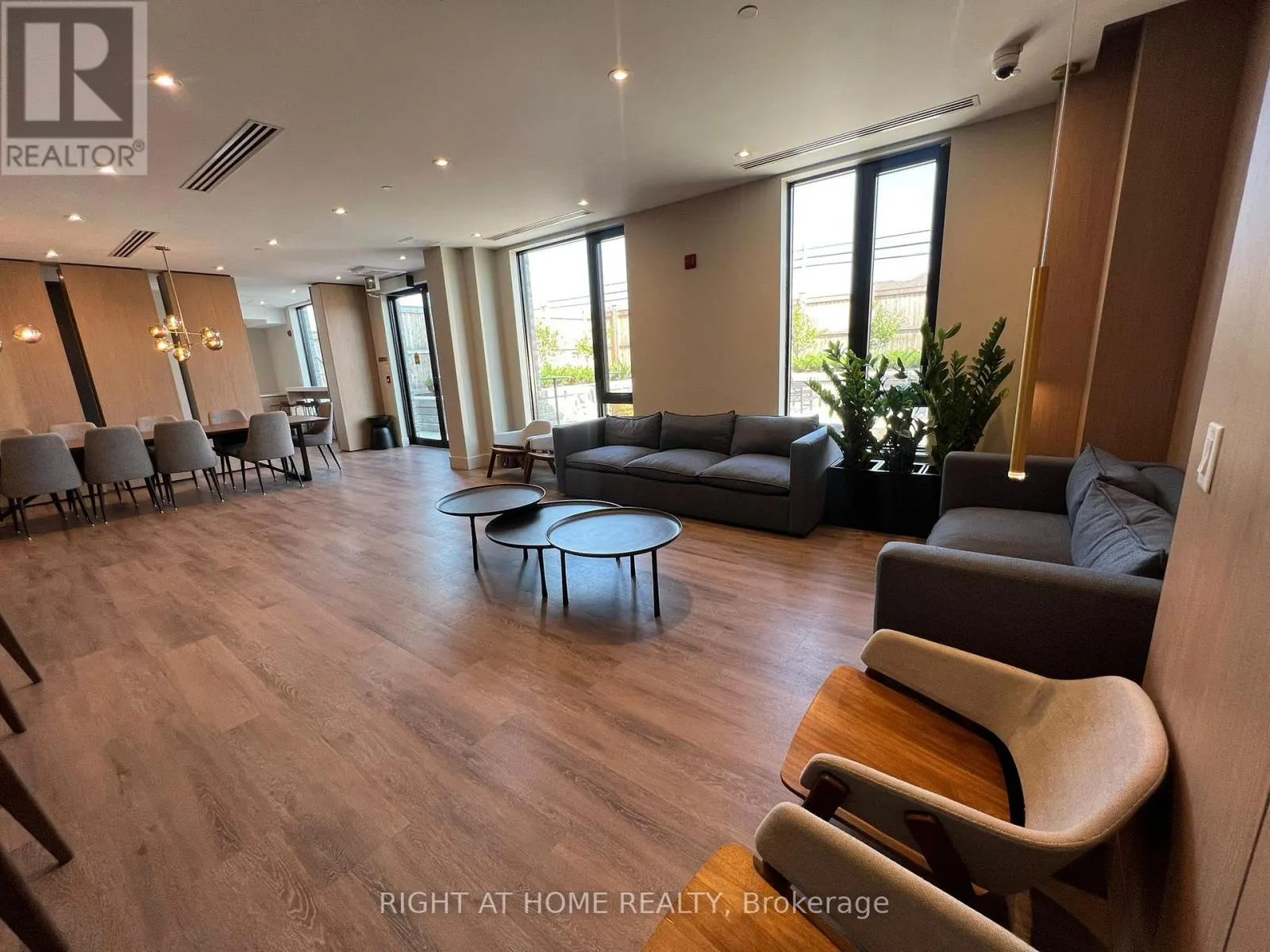 109 - 1440 CLARRIAGE COURT E