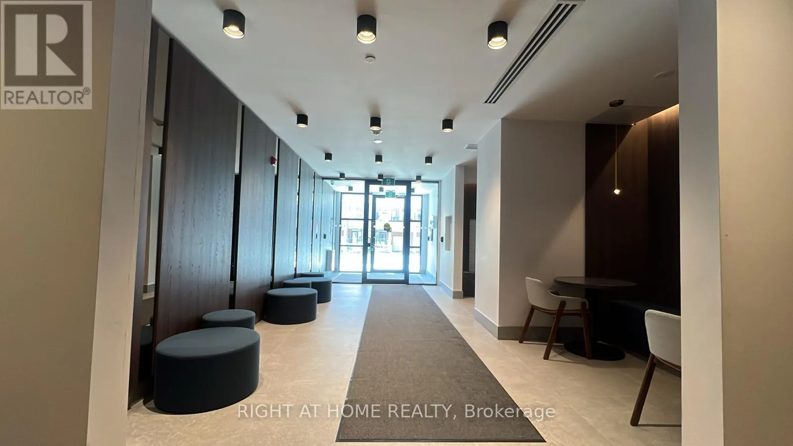 109 - 1440 CLARRIAGE COURT E