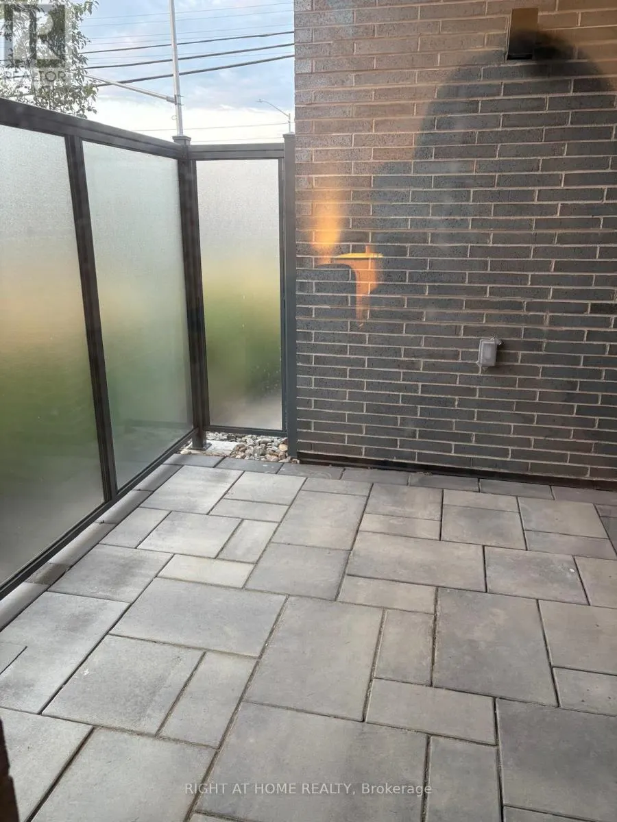 109 - 1440 CLARRIAGE COURT E