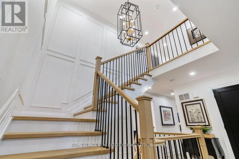2498 ROBIN DRIVE