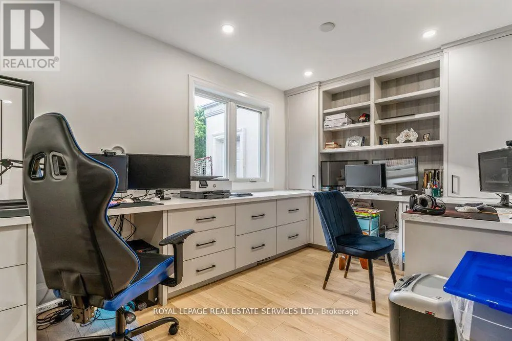 2498 ROBIN DRIVE