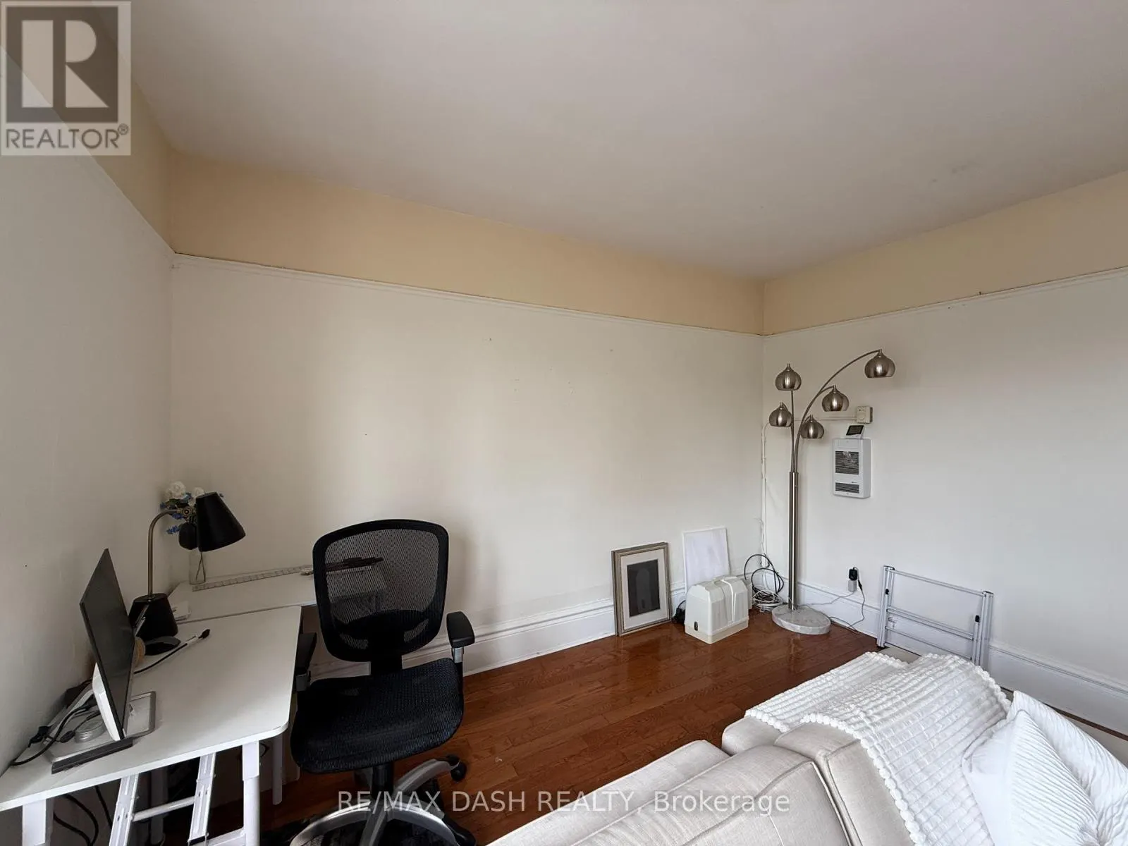 3RD FLOOR - 1436 QUEEN STREET W