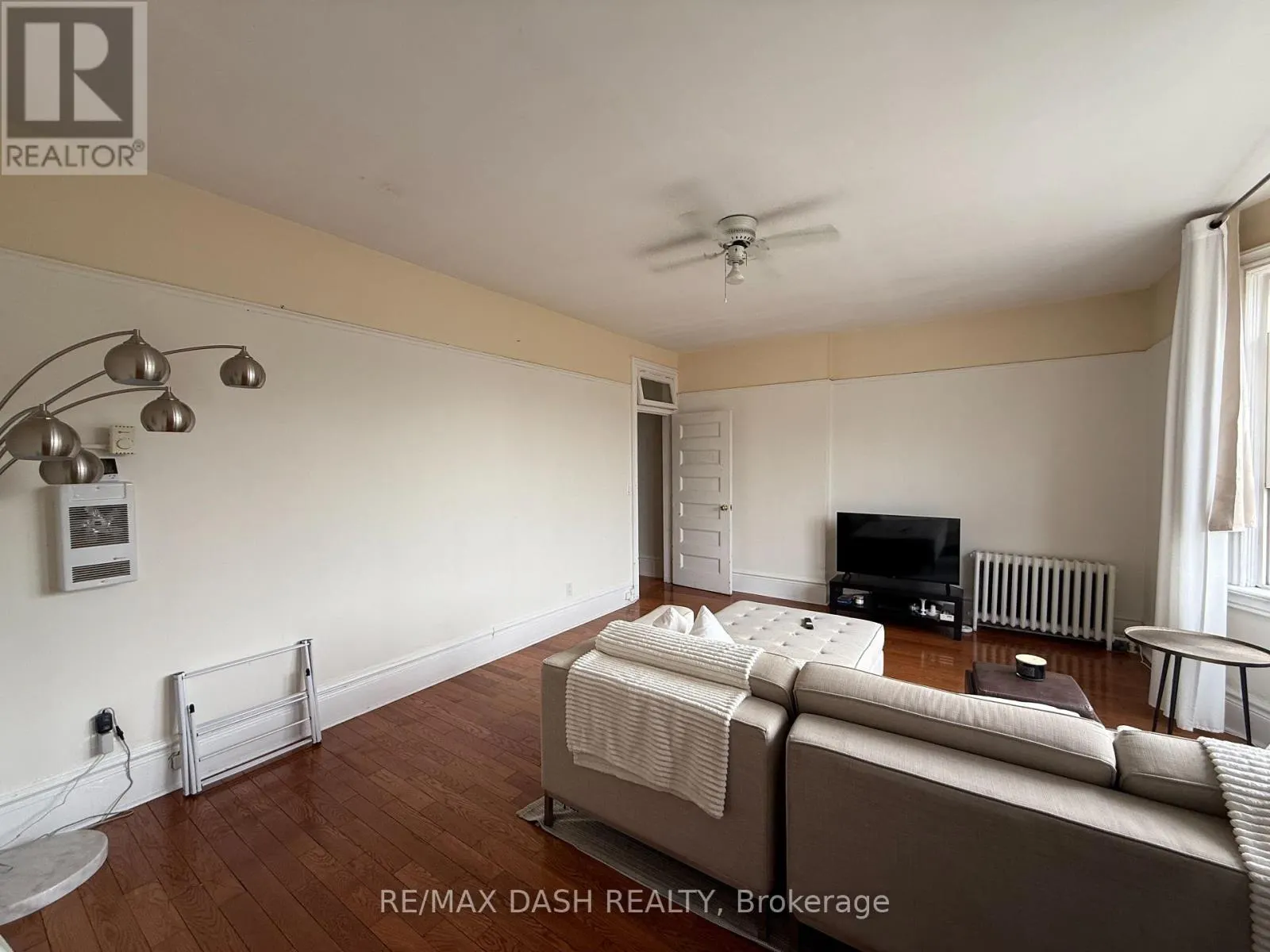 3RD FLOOR - 1436 QUEEN STREET W