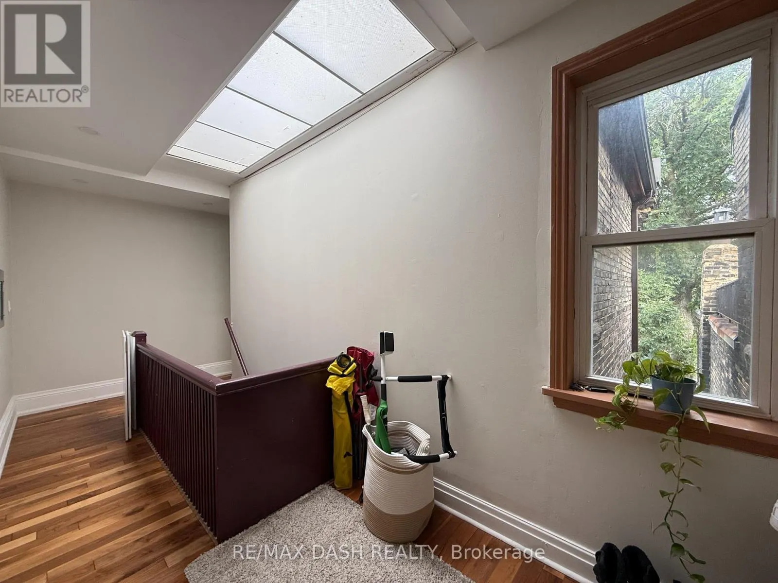 3RD FLOOR - 1436 QUEEN STREET W