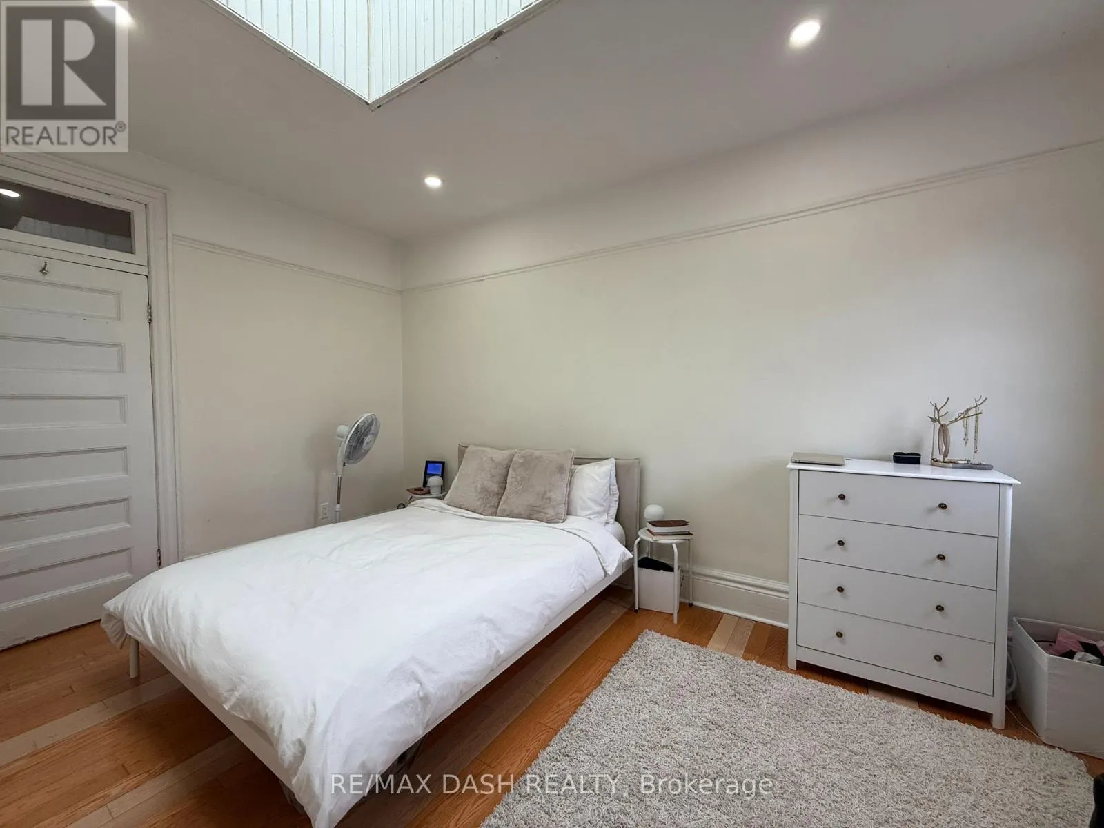 3RD FLOOR - 1436 QUEEN STREET W
