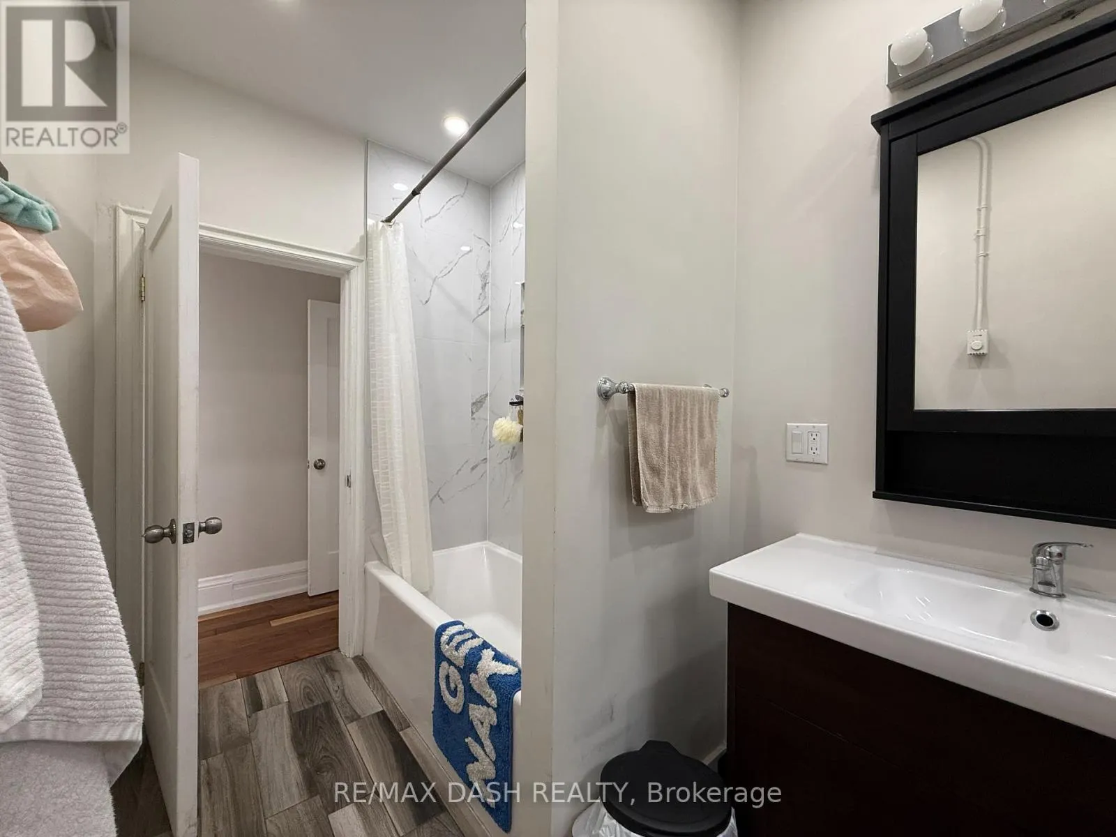 3RD FLOOR - 1436 QUEEN STREET W