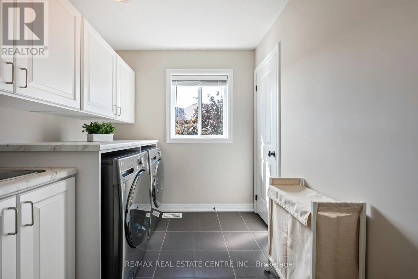 33 WARDLAW AVENUE
