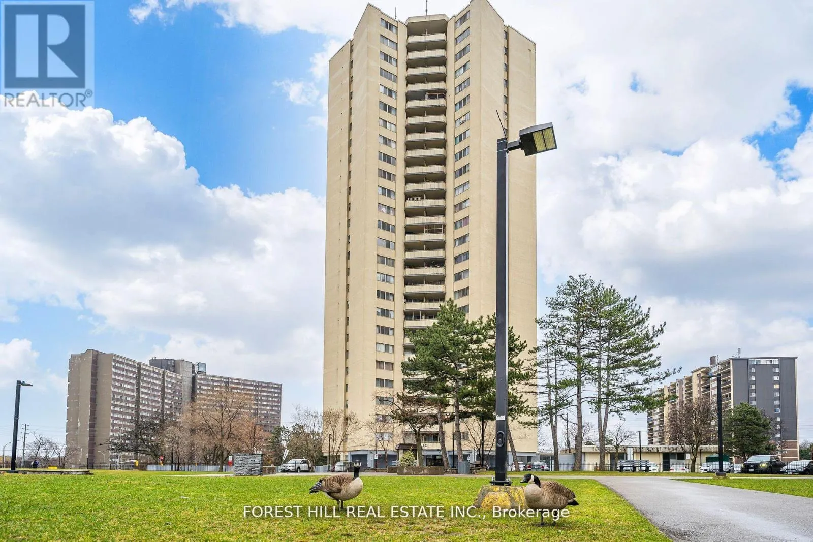 207 - 330 DIXON ROAD