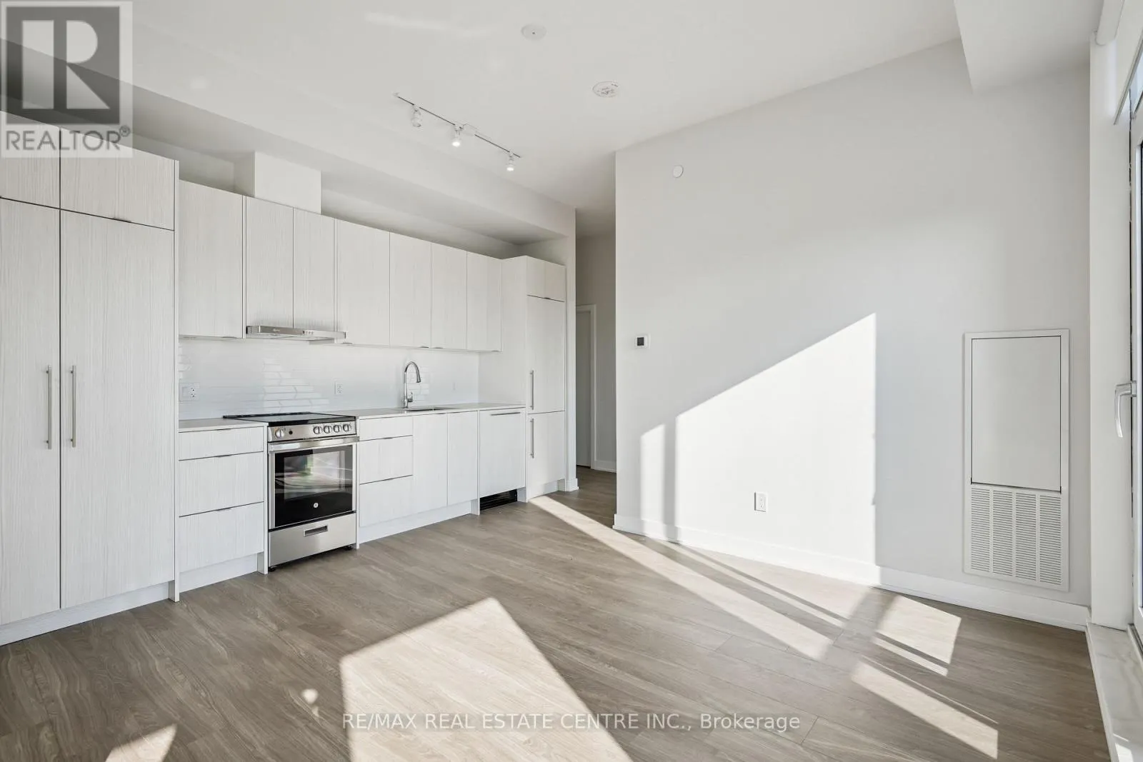 312 - 4130 PARKSIDE VILLAGE DRIVE