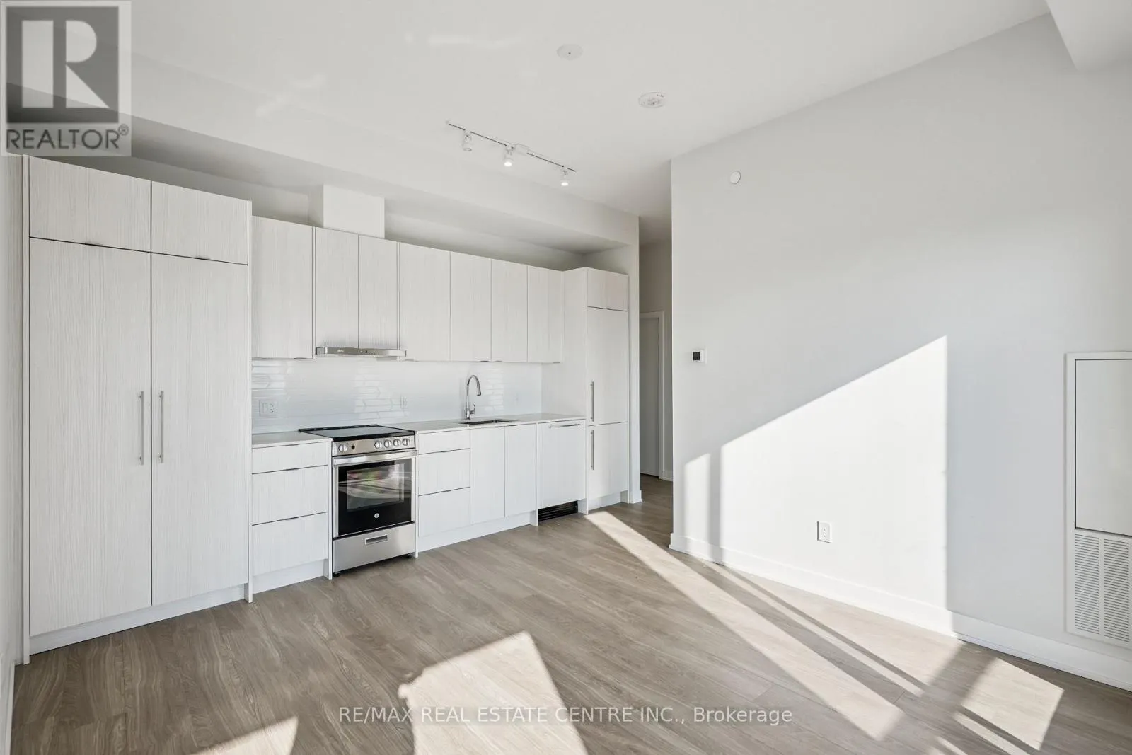 312 - 4130 PARKSIDE VILLAGE DRIVE