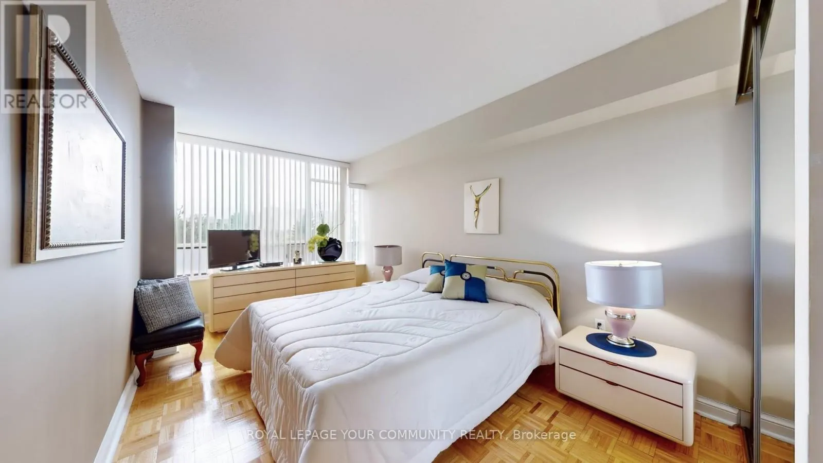 404 - 24 HANOVER ROAD
