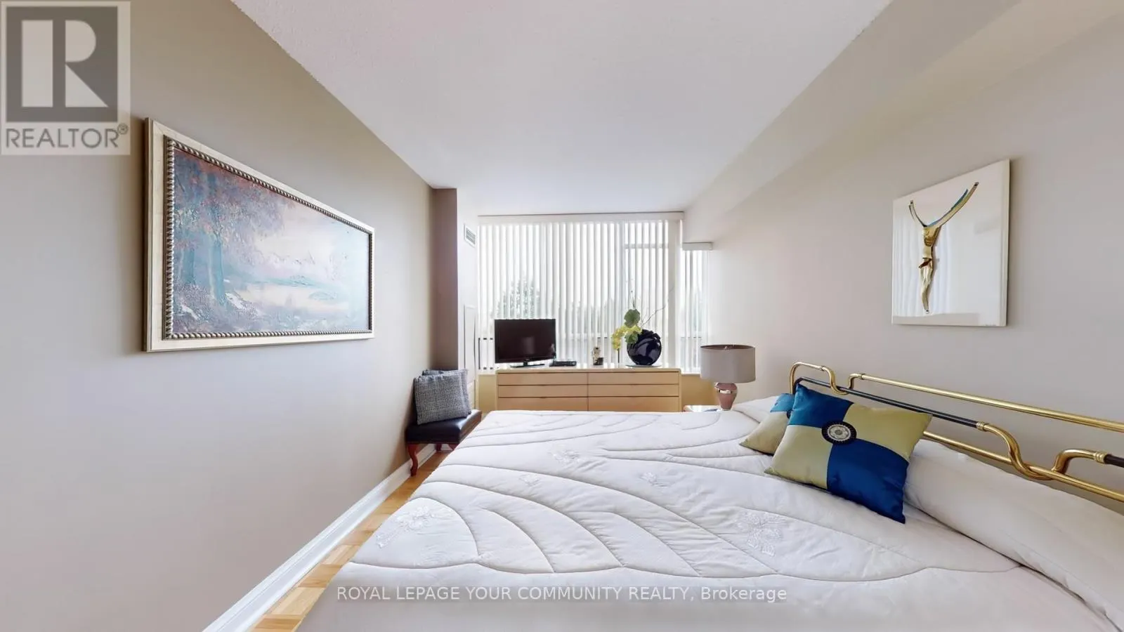 404 - 24 HANOVER ROAD