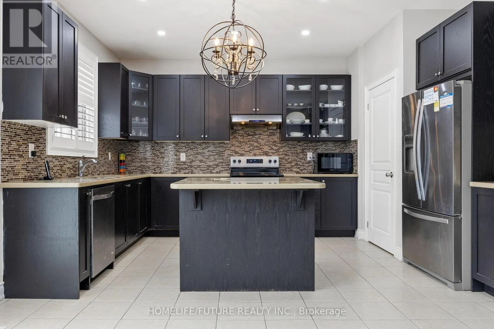 83 GEORGE ROBINSON DRIVE
