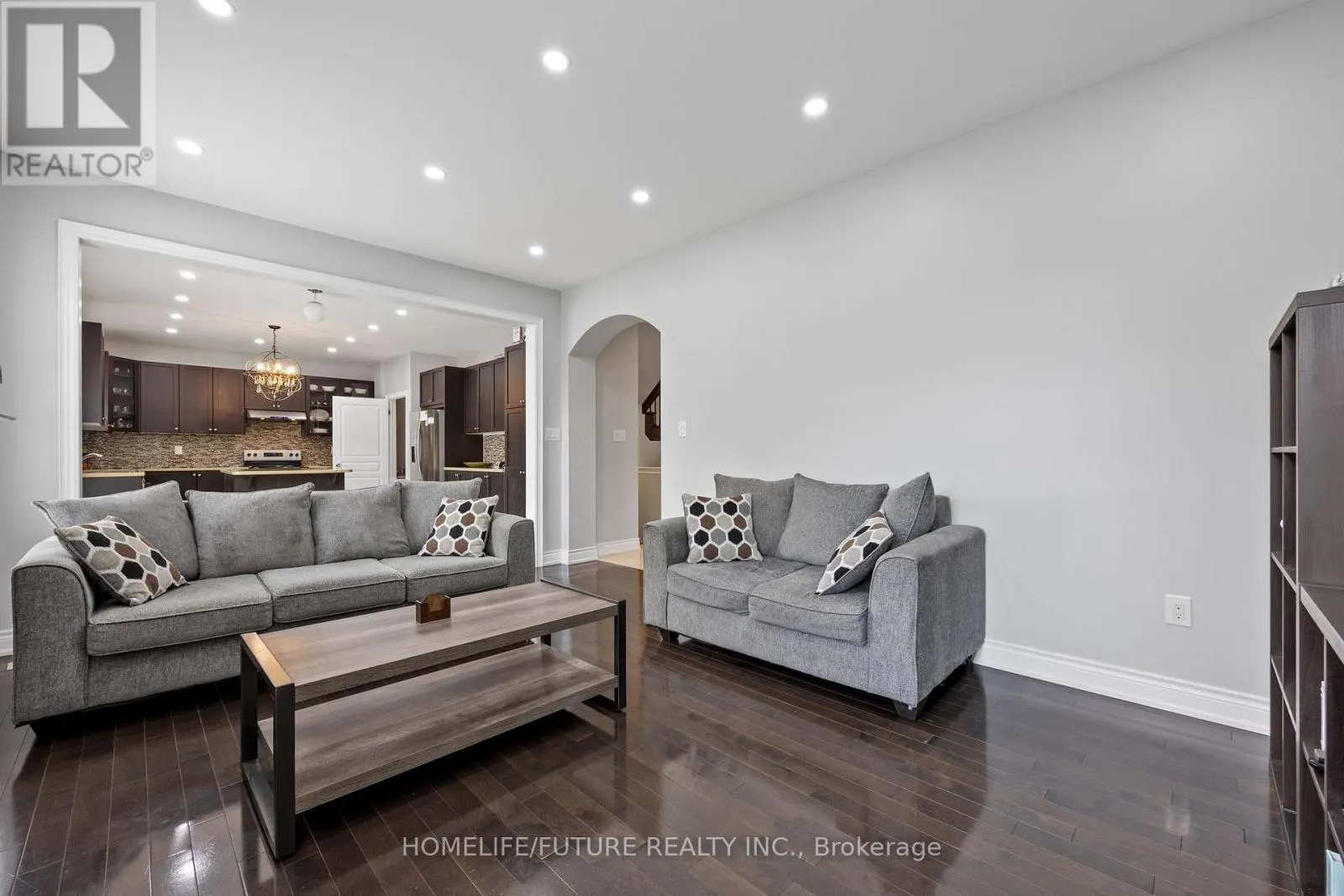 83 GEORGE ROBINSON DRIVE