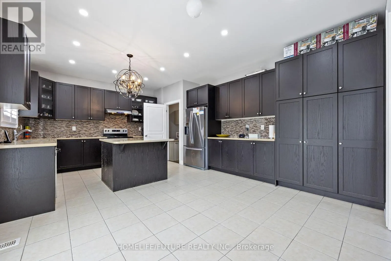 83 GEORGE ROBINSON DRIVE