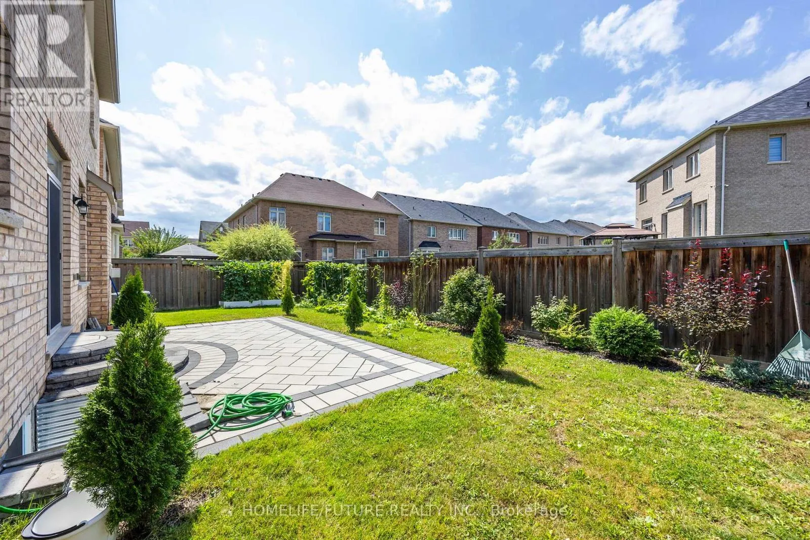 83 GEORGE ROBINSON DRIVE