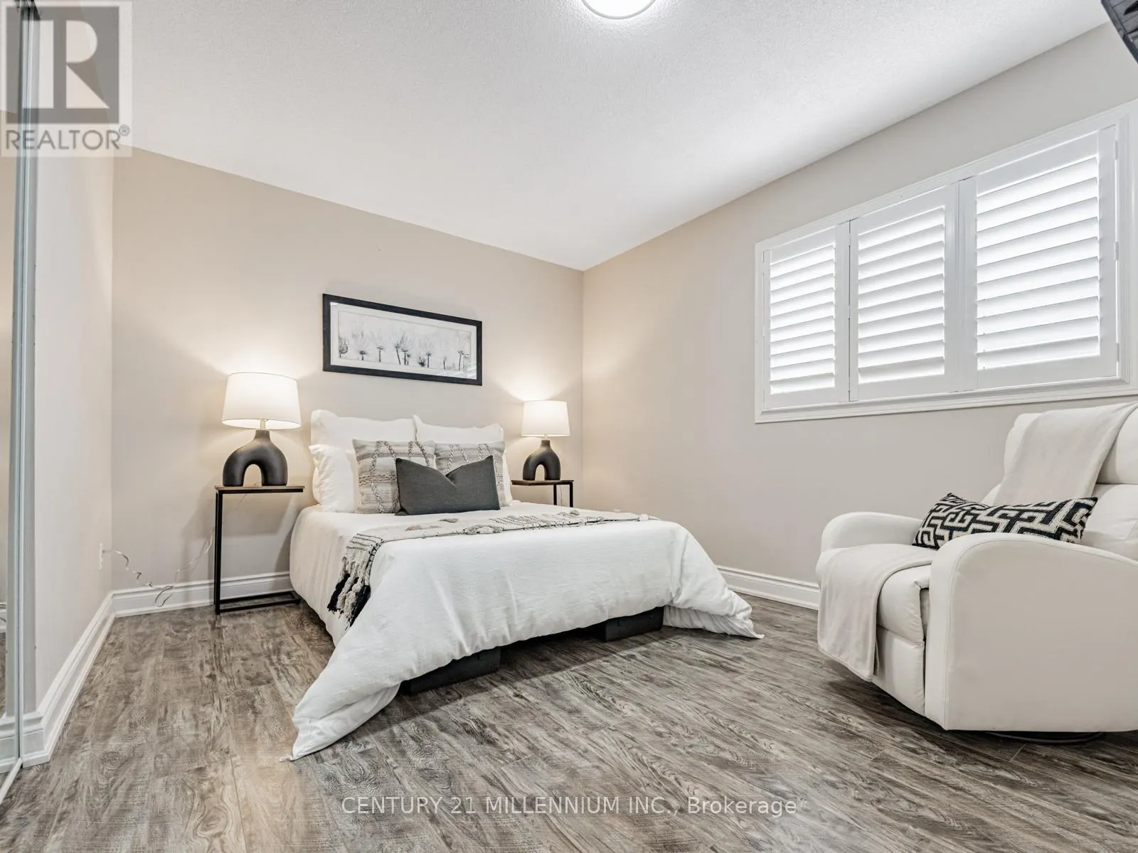 325 MARSHALL CRESCENT