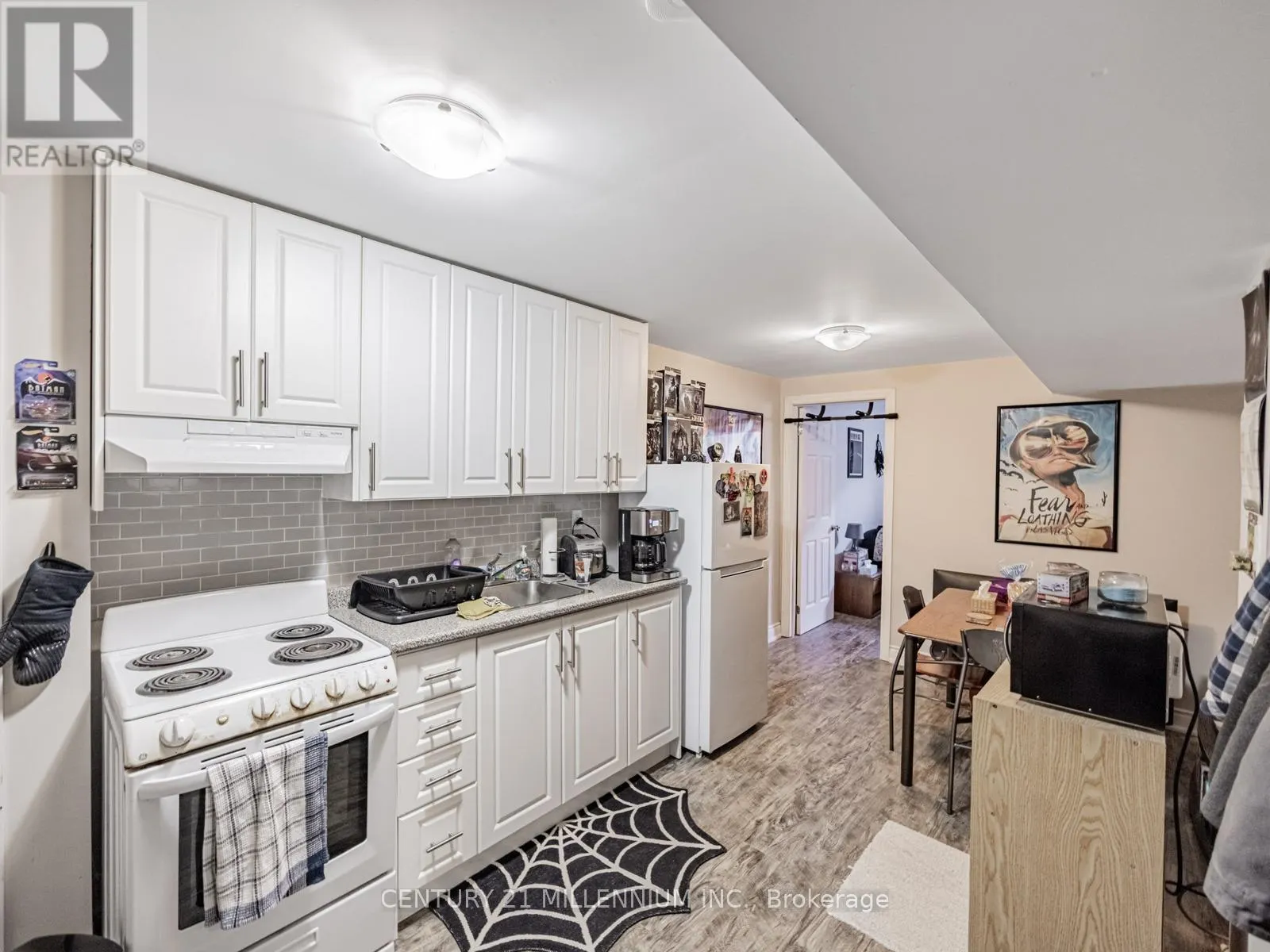 325 MARSHALL CRESCENT