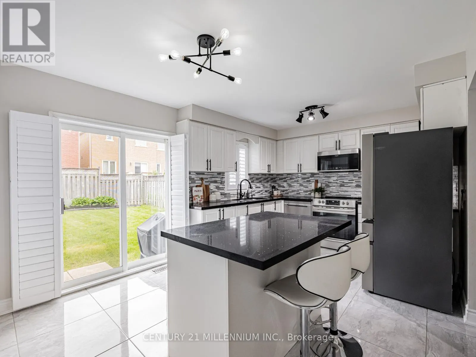 325 MARSHALL CRESCENT