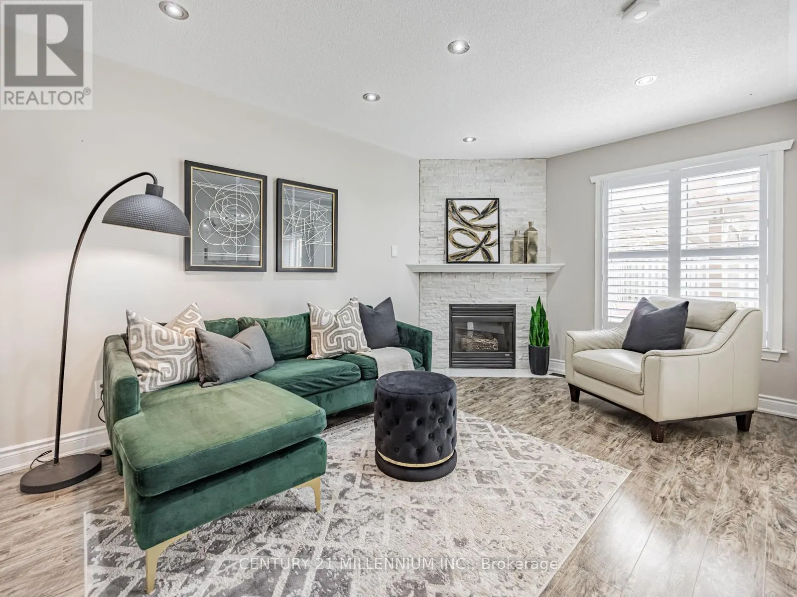325 MARSHALL CRESCENT