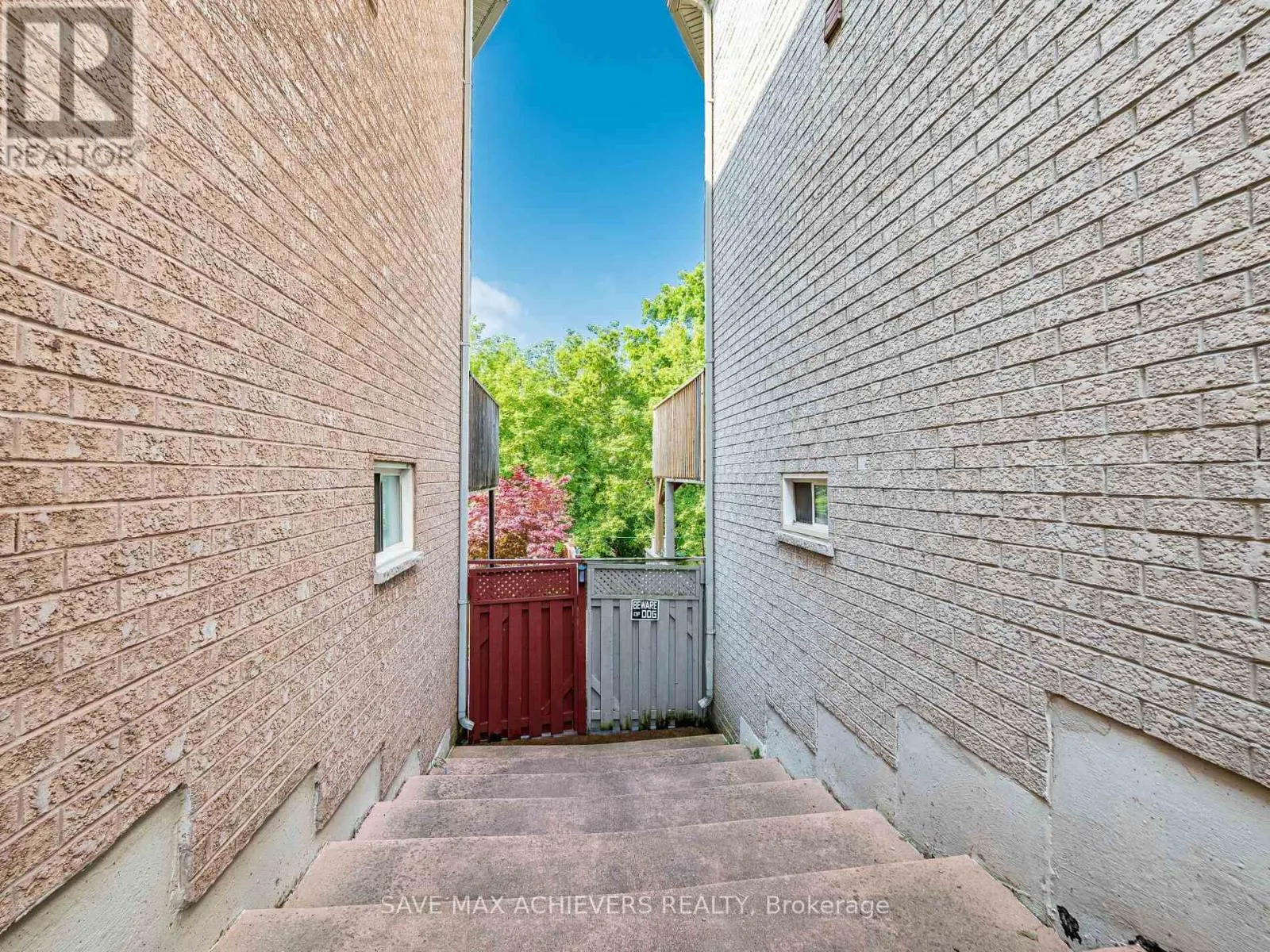 65 EASTVIEW GATE