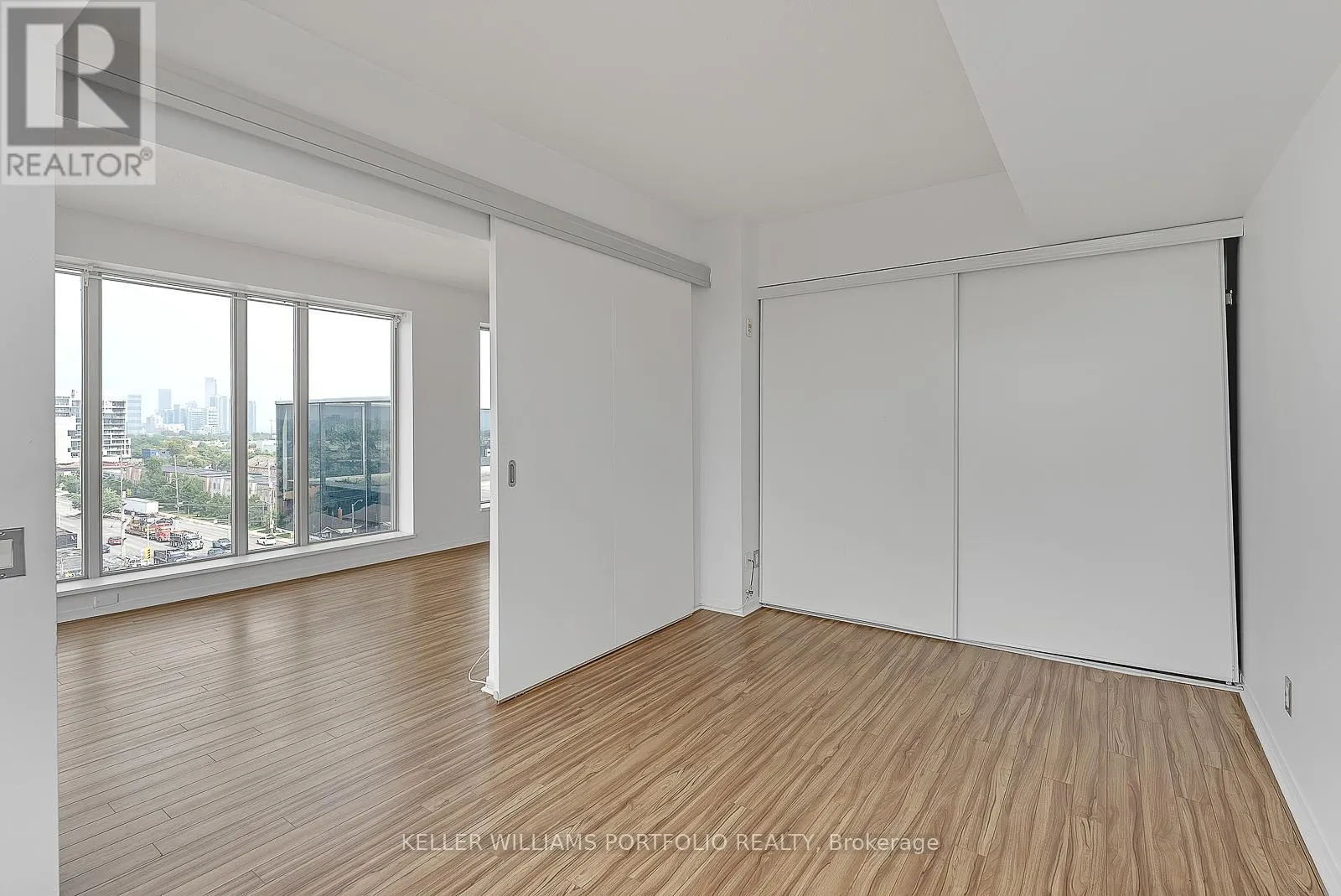 809 - 1040 THE QUEENSWAY AVENUE W