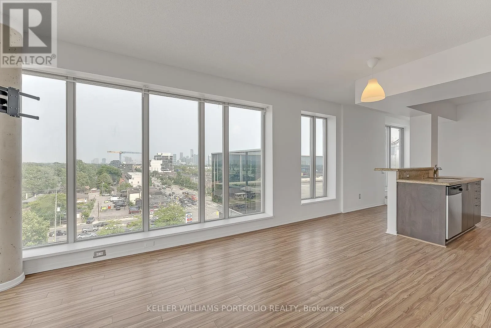 809 - 1040 THE QUEENSWAY AVENUE W