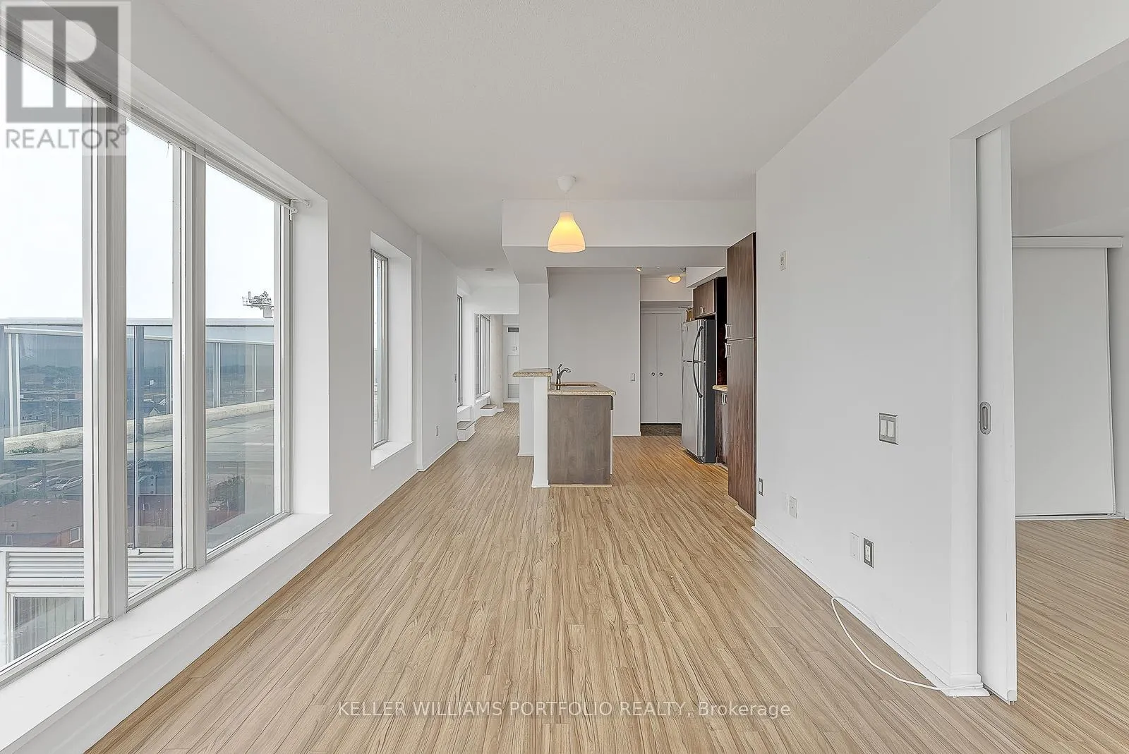 809 - 1040 THE QUEENSWAY AVENUE W
