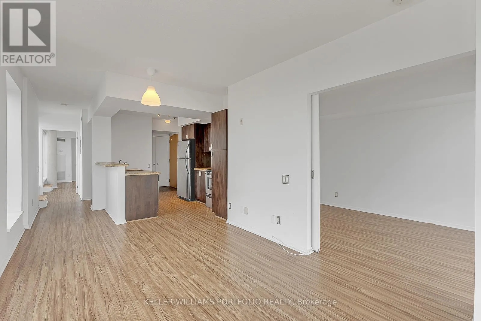 809 - 1040 THE QUEENSWAY AVENUE W